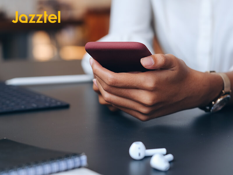 Jazztel rebaja su tarifa fibra 600 Mbps e invita a utilizar Bizum a sus clientes